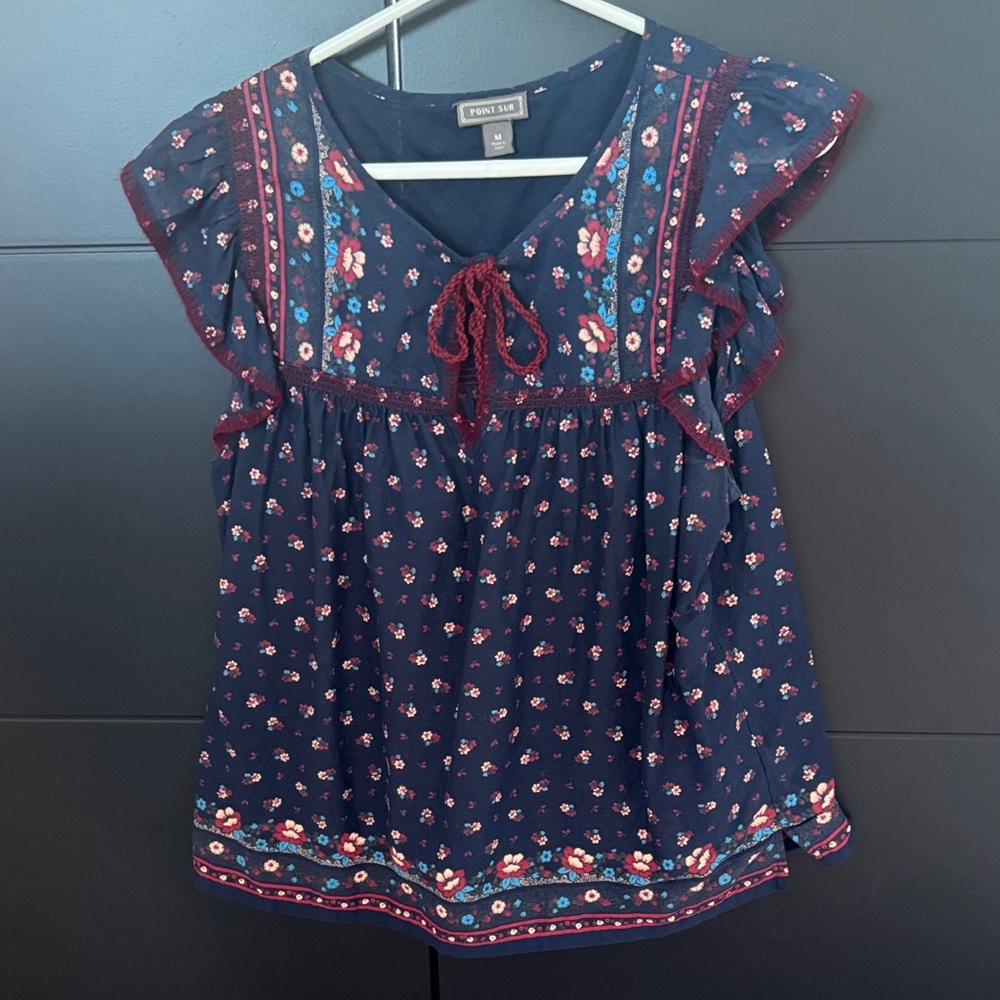 Point Sur Navy Floral Ruffle Sleeve Top Size Medium.